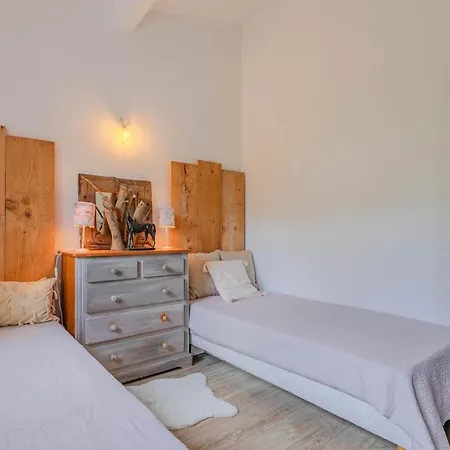 Frejus, Quiet Villa, Beautiful Terrace And Wifi فيلة