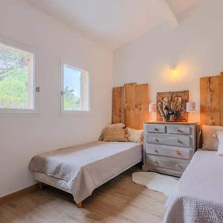 Frejus, Quiet Villa, Beautiful Terrace And Wifi فيلة Fréjus