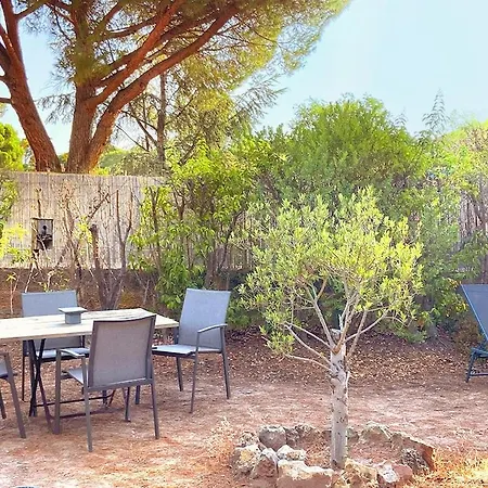 Frejus, Quiet Villa, Beautiful Terrace And Wifi فيلة